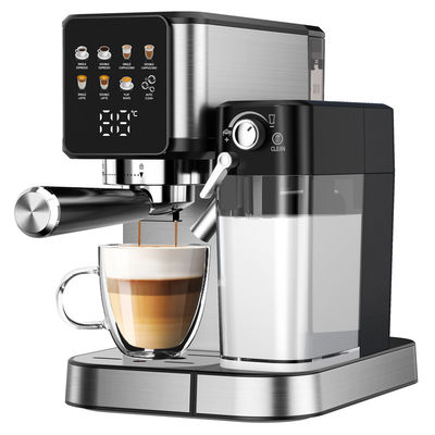 Zilveren espresso koffie-machine met handmatige melk schuim voor latte cappuccino ingebouwd in de molen