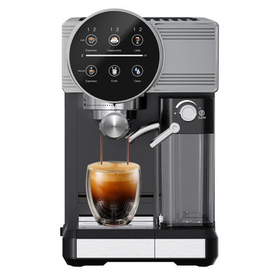 Zilveren espresso koffie-machine met handmatige melk schuim voor latte cappuccino ingebouwd in de molen