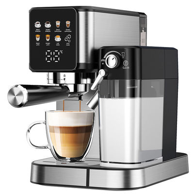 Zilveren espresso koffie-machine met handmatige melk schuim voor latte cappuccino ingebouwd in de molen